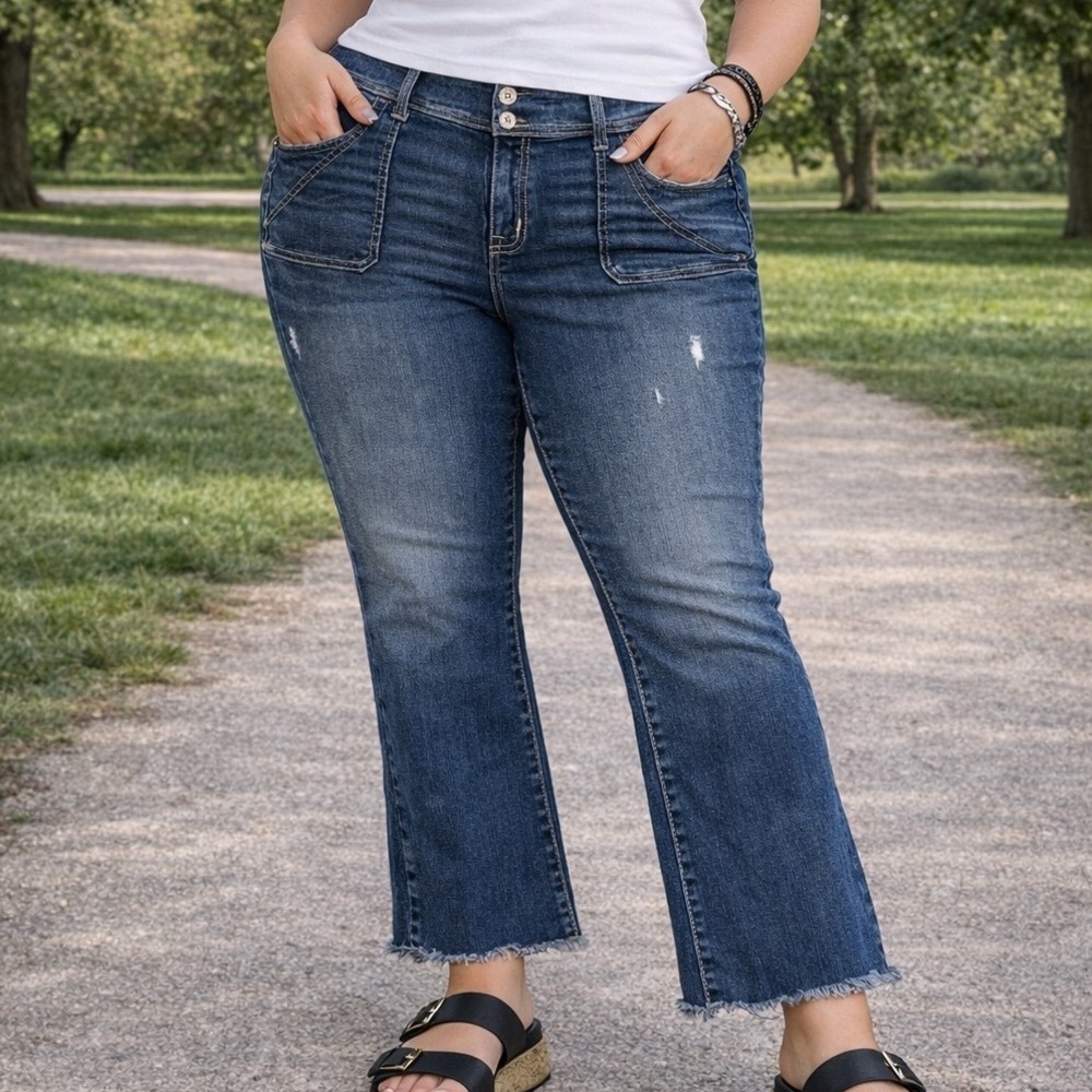 Torrid Mid-Rise Flare Jeans Dark Wash‎ Vintage Stretch Raw Hem 18 Short Plus H2